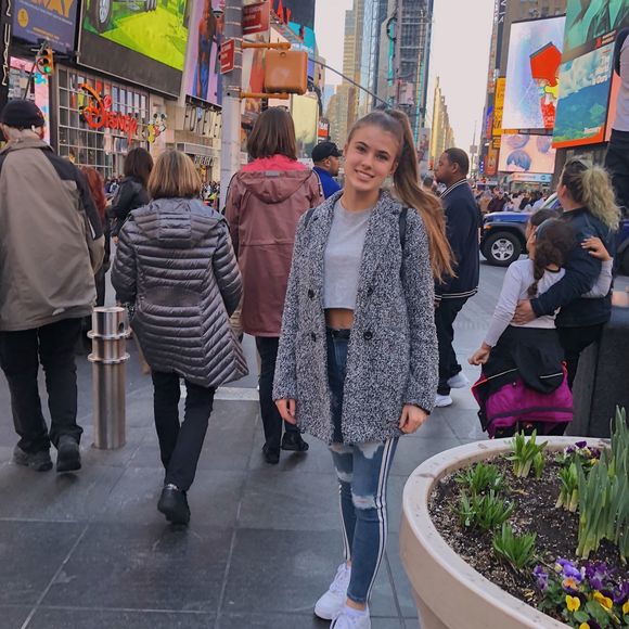 Meet your Posher, Vivienne - Picture 1 of 1